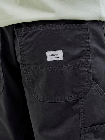 JJ Rebel Regular Cargobukse 'JREBCARLOS' i svart