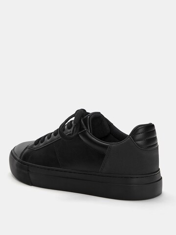 Sneaker bassa di Pull&Bear in nero