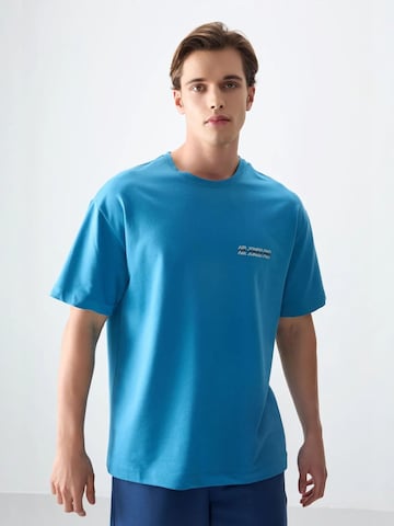 Tommy Life T-Shirts in Blau: Vorderseite