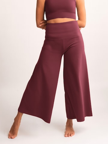 Spirit of OM Loosefit Leggings 'Devi' in Rot