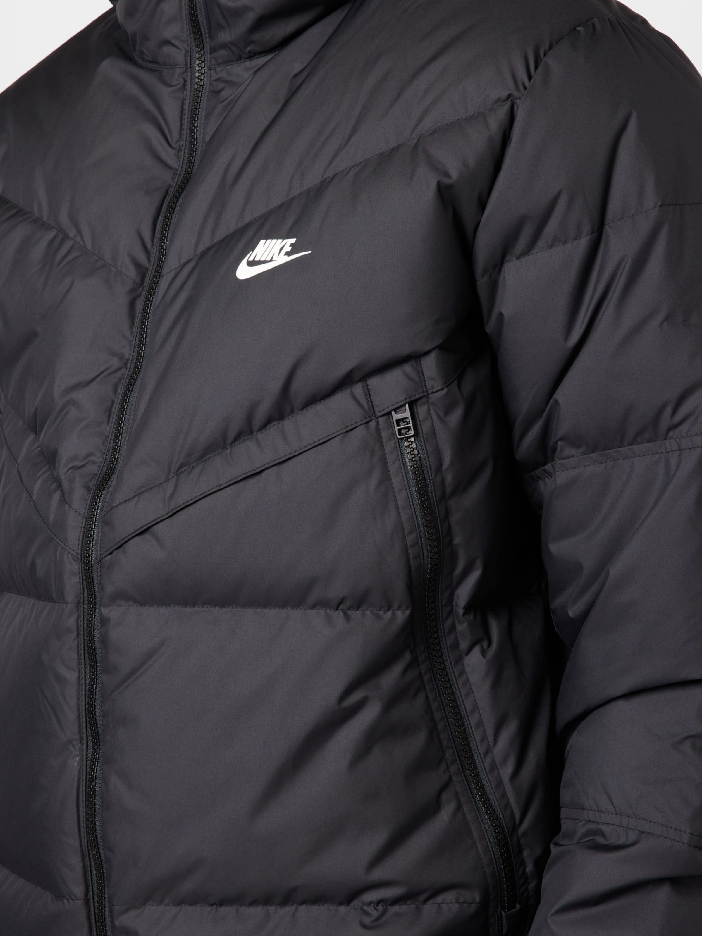 Nike Sportswear Jacke in Schwarz 
