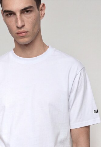 DEF - Camiseta en blanco