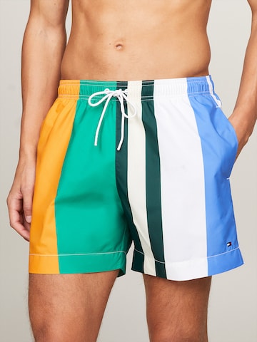 Shorts de bain TOMMY HILFIGER en mélange de couleurs : devant