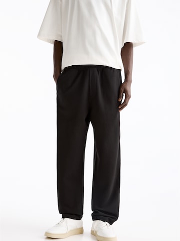 Pull&Bear Regular Trousers in Black: front