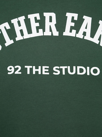 92 The Studio Sweatshirt in Groen
