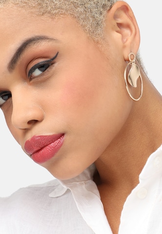 SOHI Earrings 'Finuala' in Gold: front