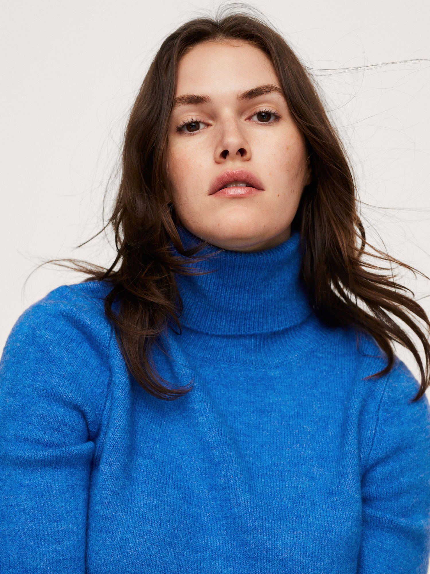 Odzież Swetry MANGO Sweter Iced w kolorze Królewski Błękitm 