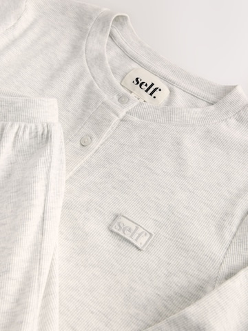 self. - Pijama en gris