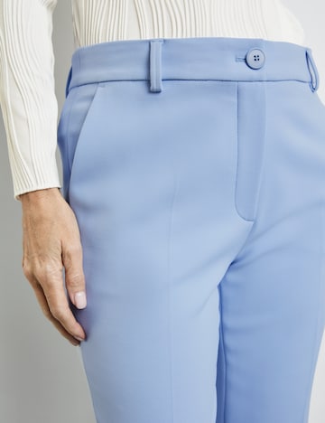 GERRY WEBER Rozkloszowany krój Spodnie w kant w kolorze niebieski