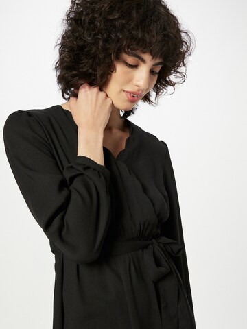 Robe 'Caroline' ABOUT YOU en noir