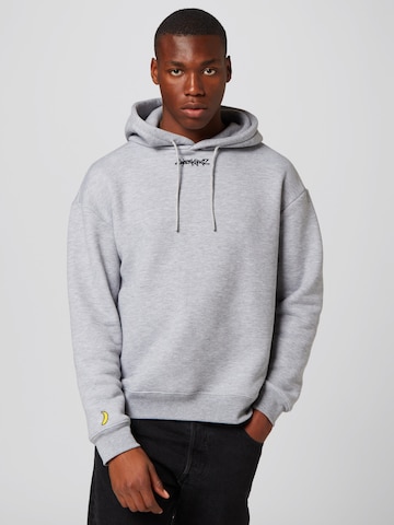 About You x Cyberkongz Sweatshirt 'Ben' i grå