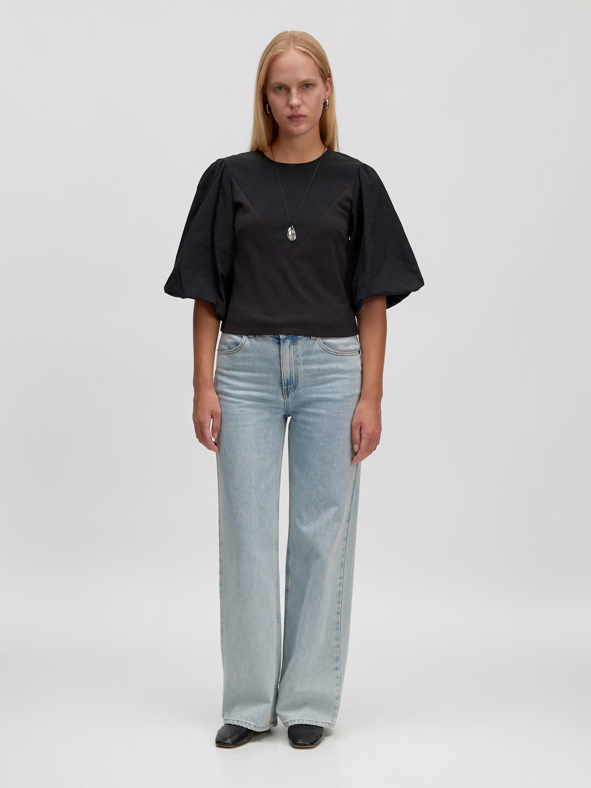 EDITED Produkter Oversized bluse 'Ladina' sort