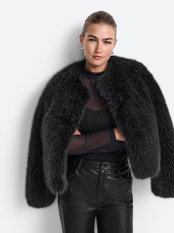 Rich & Royal Majica | črna barva: sprednja stran