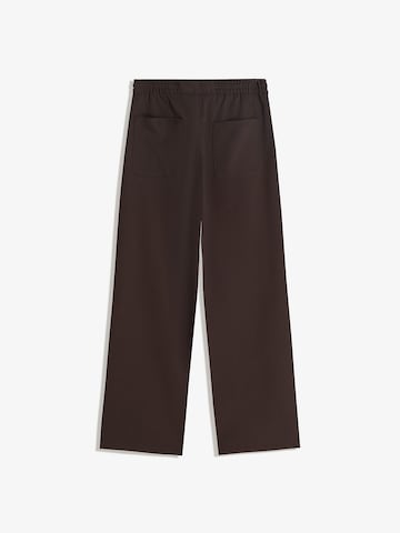 Bershka Loose fit Trousers in Brown