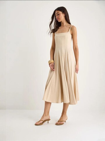 Robe Bianco Lucci en beige