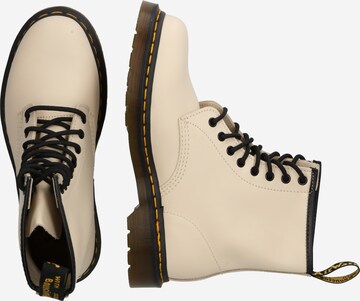 Dr. Martens Schnürboots in Beige