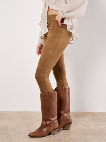 Skinny Pantalon ' ' Apricot en marron