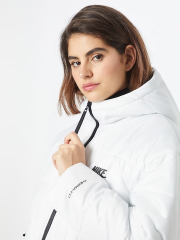 Veste d’hiver Nike Sportswear en blanc