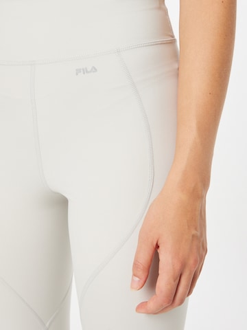 Skinny Pantaloni sportivi di FILA in bianco