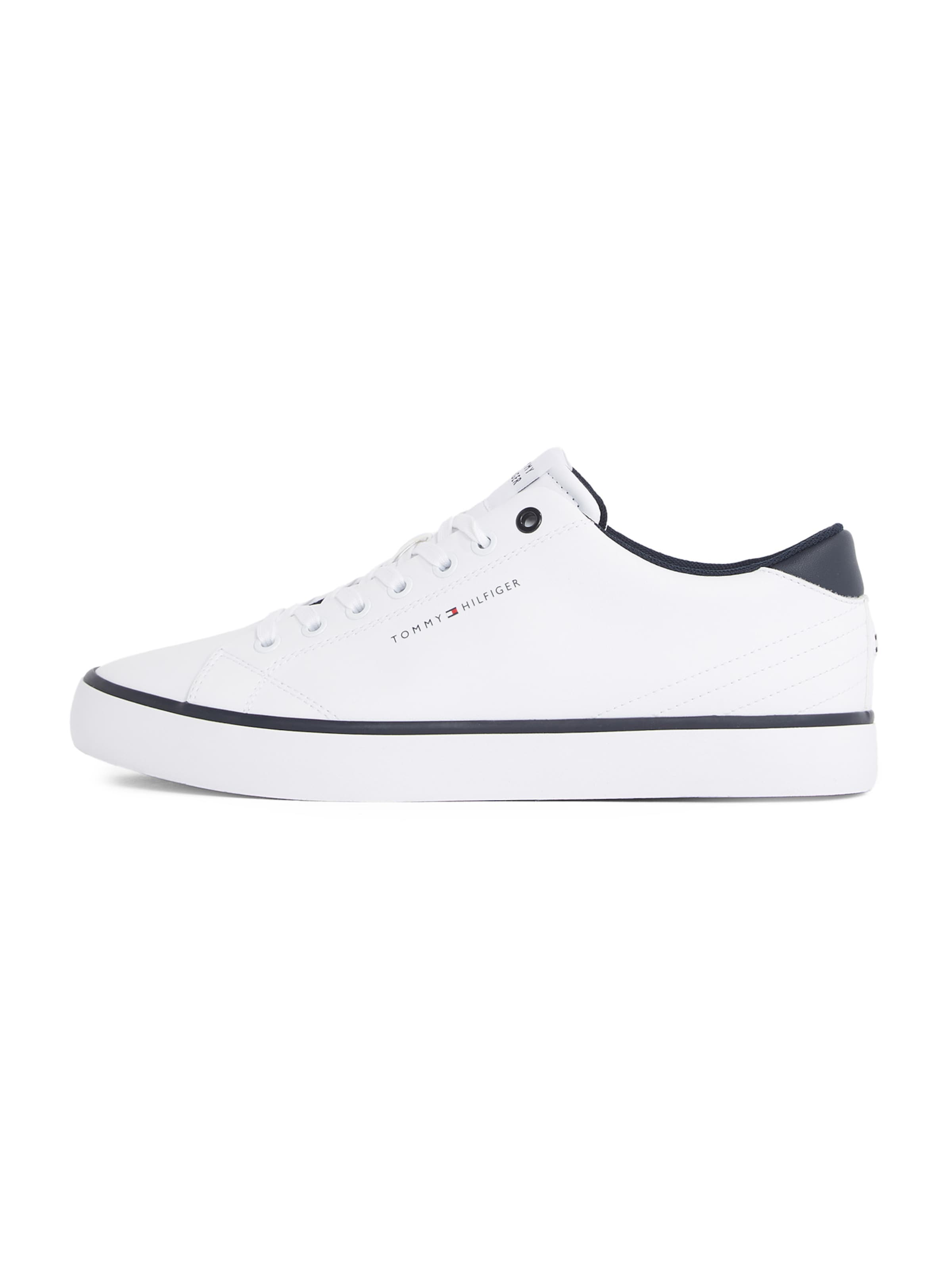 Baskets basses 'Essential' TOMMY HILFIGER en blanc : devant
