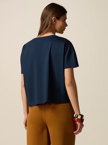 Top di oltre in blu