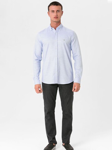 Slim fit Cămașă de la By Diess Collection pe albastru