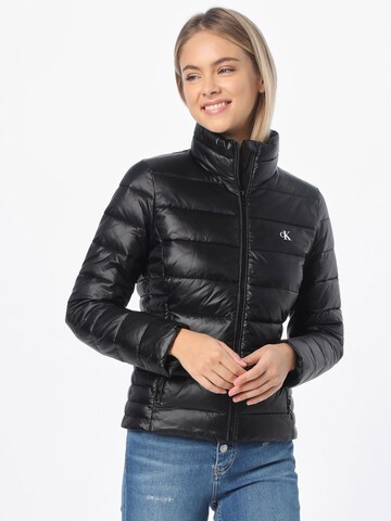 Calvin Klein Jeans - Chaqueta de entretiempo en negro: frente