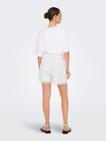 Regular Pantalon ONLY en blanc