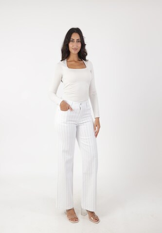 Elara Flared Jeans in White