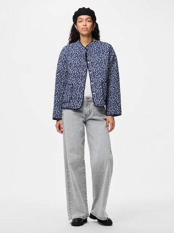 Veste mi-saison 'PCRIKKE' PIECES en bleu