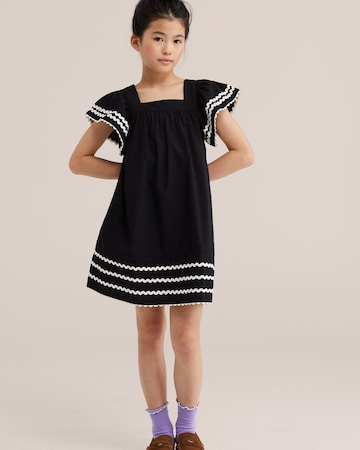 WE Fashion Рокля в черно: отпред