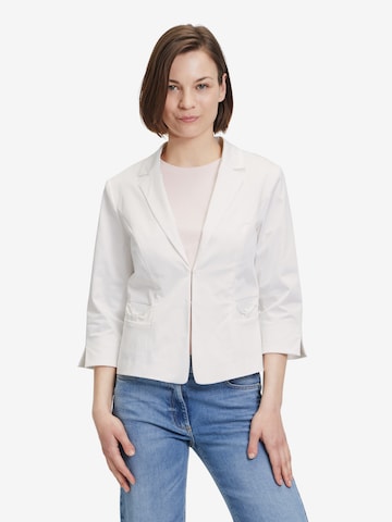 Betty Barclay Blazer in White: front