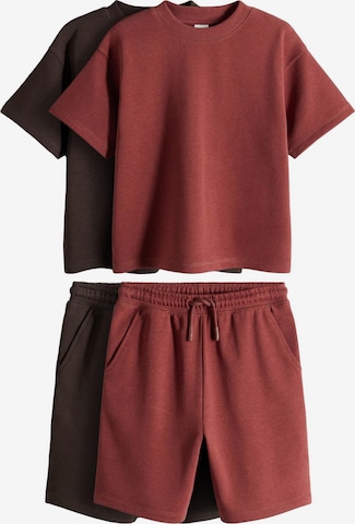 The Set Setti värissä ruskea: etupuoli