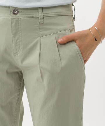 BRAX Regular Jeans 'Merrit' in Grün
