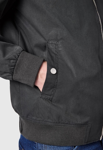 Geacă de primăvară-toamnă 'Izzyk' de la Ragwear pe negru