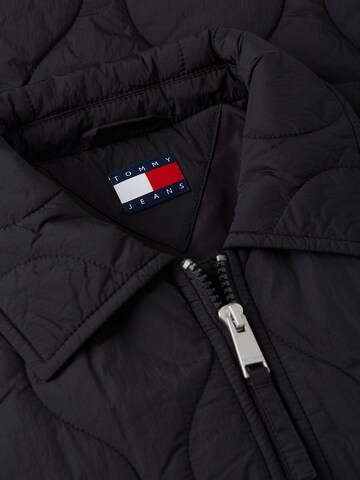 Tommy Jeans Преходно яке в черно