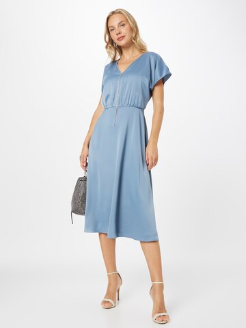 Robe de cocktail Vera Mont en bleu