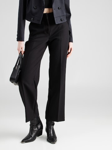 Regular Pantalon à plis 'KAMILLA' VERO MODA en noir : devant