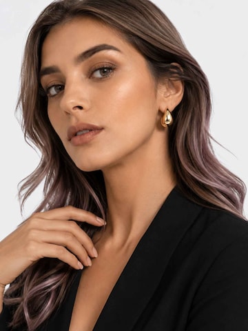 Orecchini 'Titania Small Gold Teardrop Earrings' di RteRme in oro: frontale