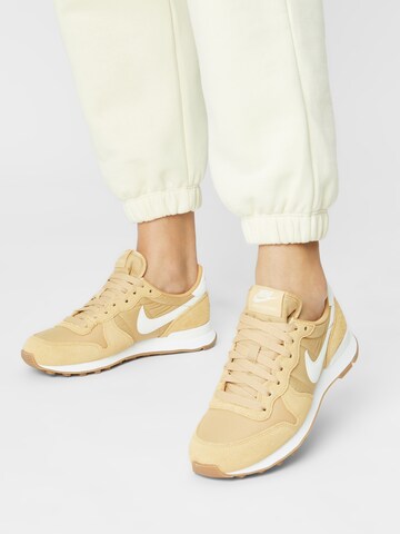 Nike Sportswear Platform trainers 'Internationalist' in Brown