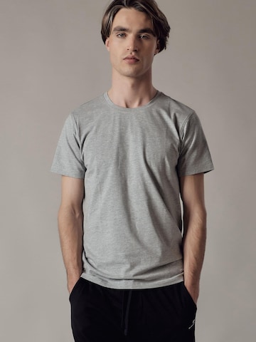 T-Shirt 'T-Shirt Girocollo Elasticizzata' OWN Off With Nature en gris : devant