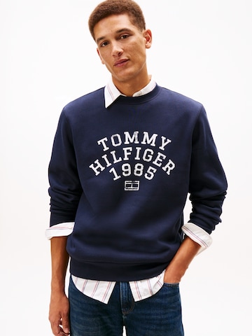 TOMMY HILFIGER Суичър в синьо: отпред