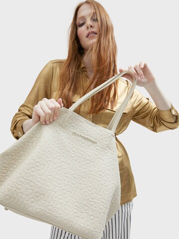 Shopper di Lola Casademunt in bianco