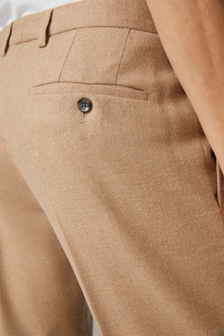 Coupe slim Pantalon à plis ' Kynd ' STRELLSON en beige