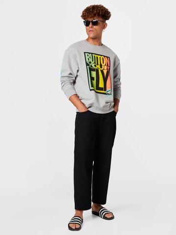 Coupe regular Sweat-shirt 'Relaxd Graphic Crew' LEVI'S ® en gris