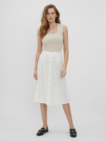 Jupe 'JESMILO' VERO MODA en blanc