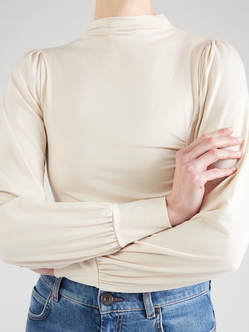 ABOUT YOU Majica 'Maja' | bela barva