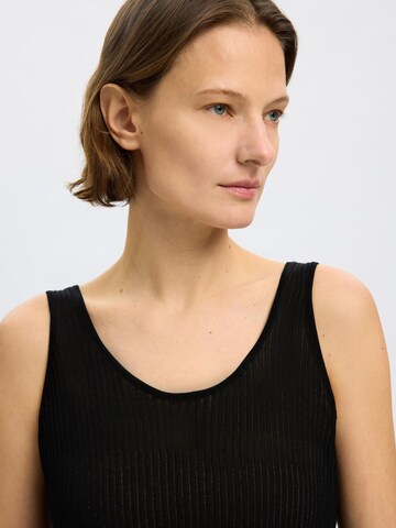 Top in maglia di SELECTED in nero