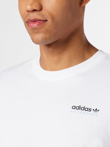 ADIDAS ORIGINALS T-Shirt 'Adventure Mountain Back' in Weiß