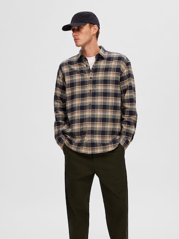 SELECTED HOMME Comfort fit Button Up Shirt 'Owen' in Brown: front